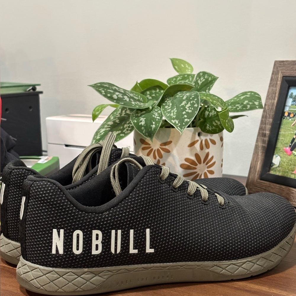 NOBULL Trainer Shoes Mens Size 8 Women’s 9.5 black Low Top Cross Training